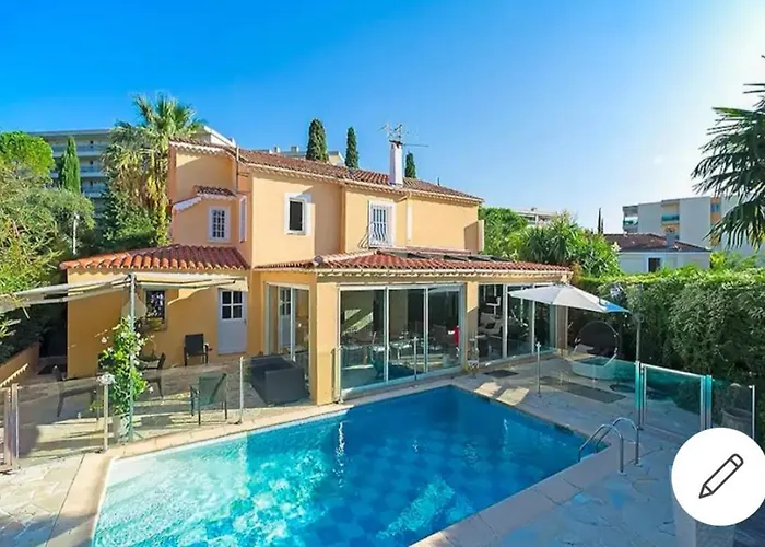 Superb Villa, Swimming Pool, Secluded Gardens