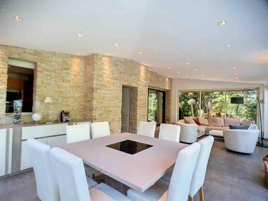 Superb Villa, Swimming Pool, Secluded Gardens Cannes