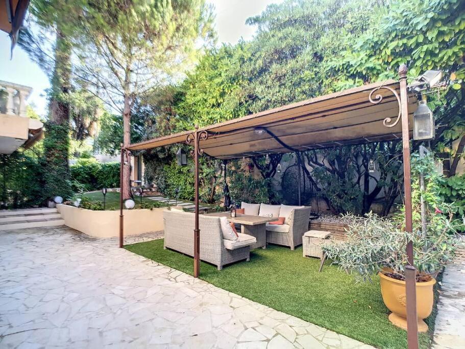 Villa Superb Villa, Swimming Pool, Secluded Gardens *