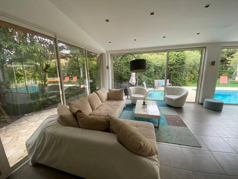 Superb Villa, Swimming Pool, Secluded Gardens *