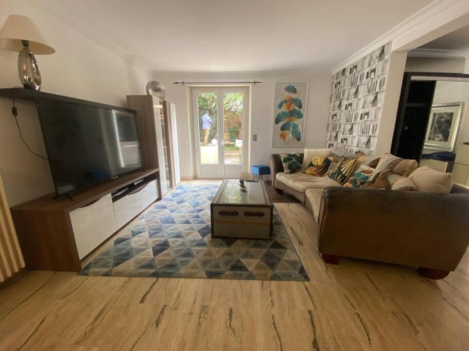 Villa Superb Villa, Swimming Pool, Secluded Gardens *